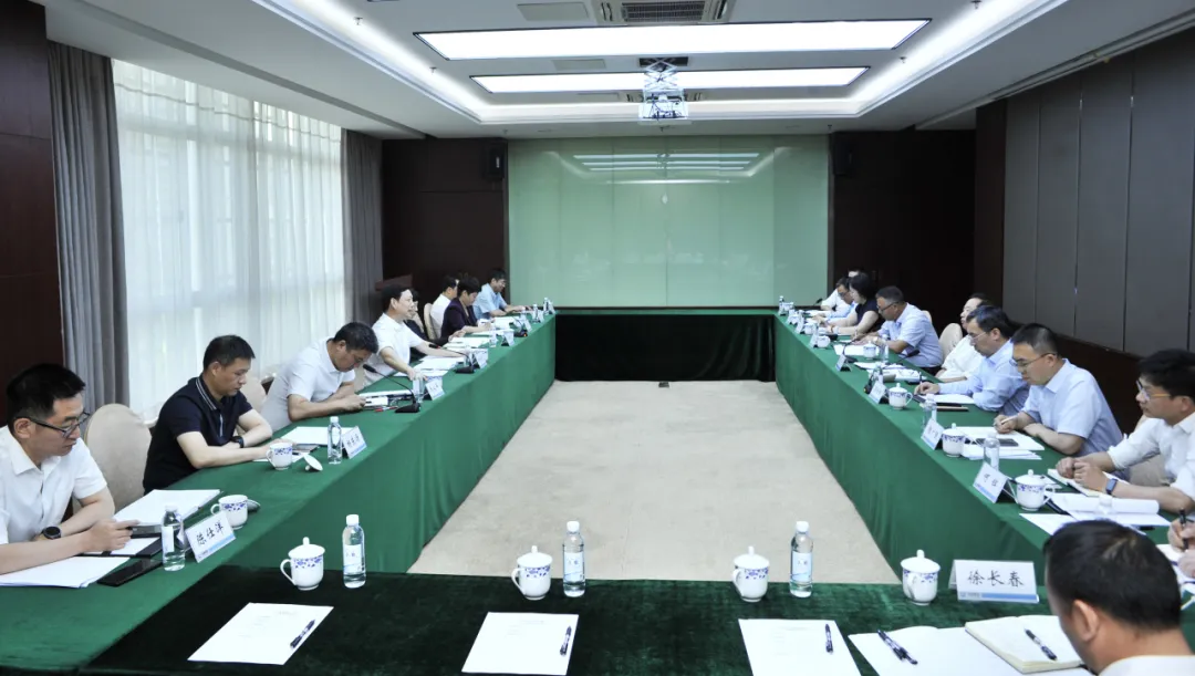 协会理事长谢勇参加自治区住房城乡建设厅与华蓝集团股份公司的调研座谈会
